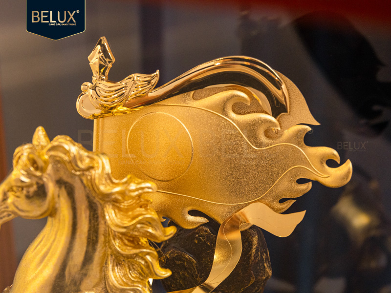 Tượng Ngựa Nhất Mã dát vàng 24k – Biểu trưng của khát vọng và thành công